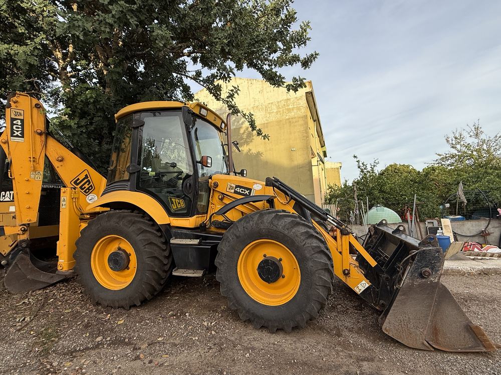 Terna JCB 4CX vista di lato
