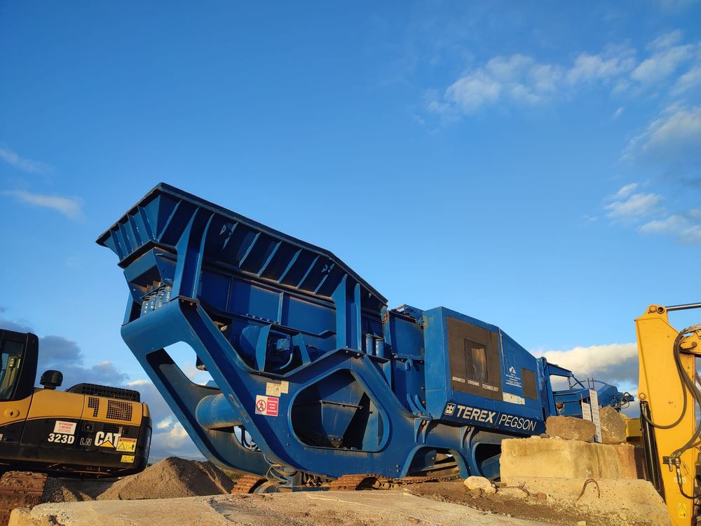 Frantoio mobile Terex Pegson blu